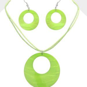 Round Mother of Pearl Pendant Necklace